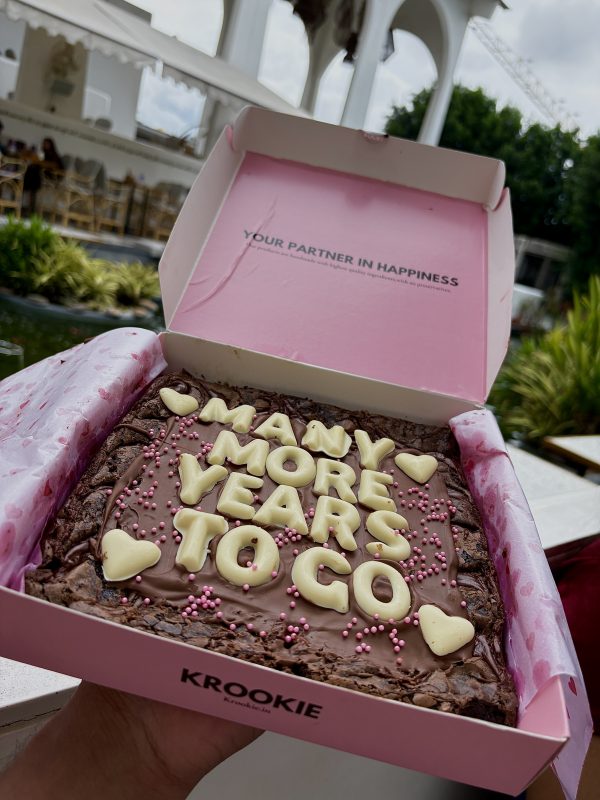 CUSTOMISABLE MESSAGE BROWNIE - Image 2